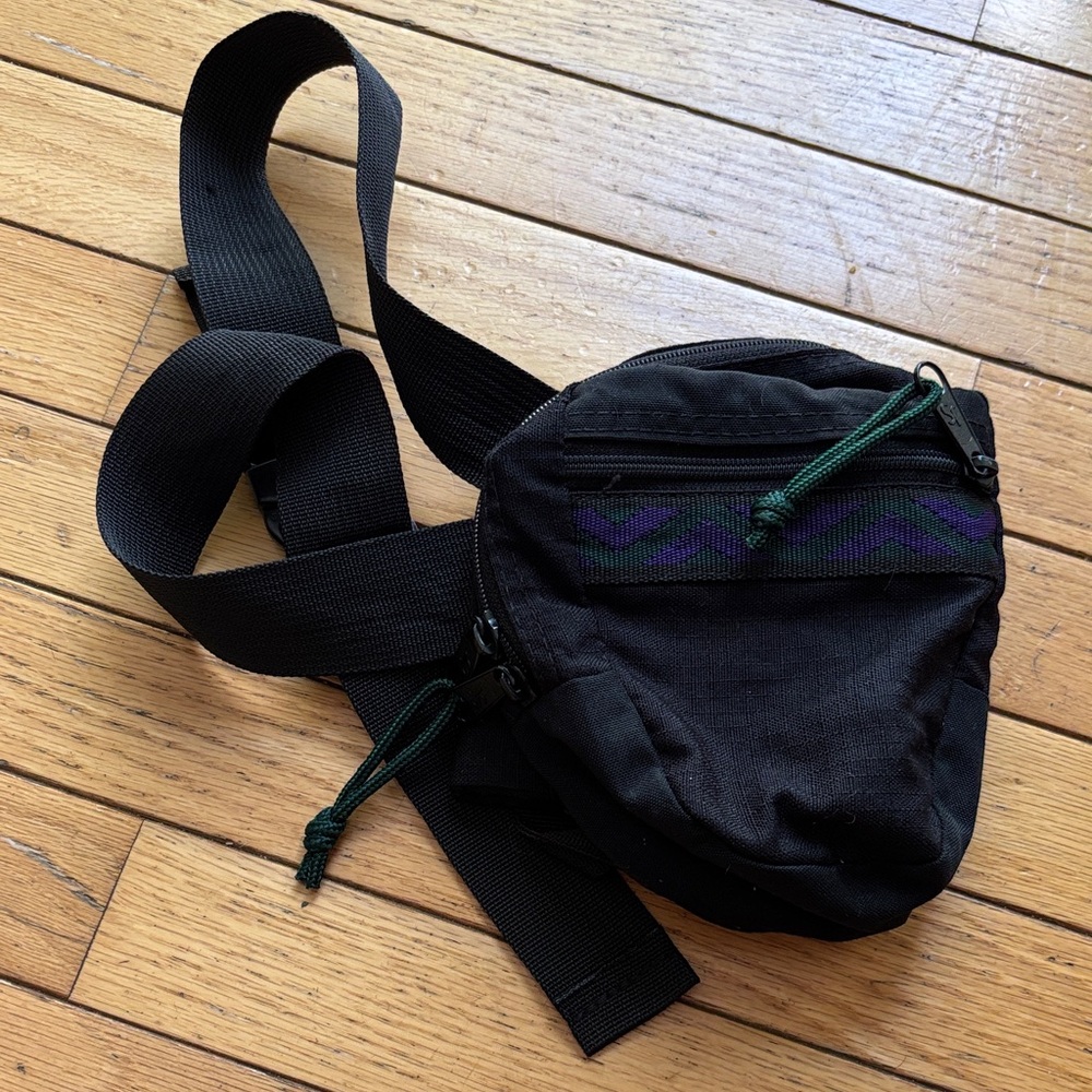 Jansport Black Belt Bag with Purple Accents Water Bottle Holder